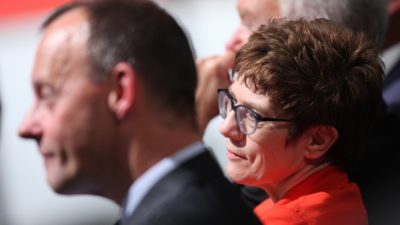 Kramp-Karrenbauer bremst Konkurrenten Merz