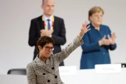 Umfrage: Kramp-Karrenbauer würde bei Anhängern von SPD und Grünen punkten - AfD-Wähler aber abschrecken