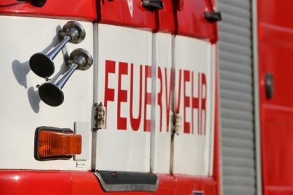 Hamburger Feuerwehrleute beatmen Katze nach Wohnungsbrand