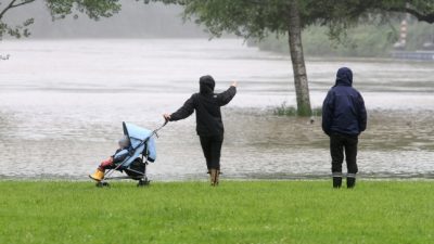 Wetterwarnung: Ergiebiger Dauerregen und starkes Tauwetter im Süden des Landes