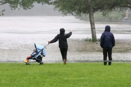 Wetterwarnung: Ergiebiger Dauerregen und starkes Tauwetter im Süden des Landes