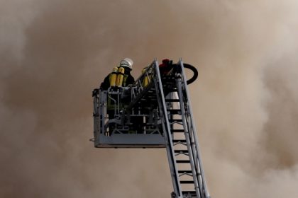 Brand in Berliner Hochhaus – Eine Verletzte