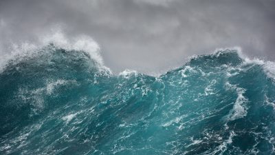 33 Häfen im Norden Perus wegen ungewöhnlich hoher Wellen geschlossen