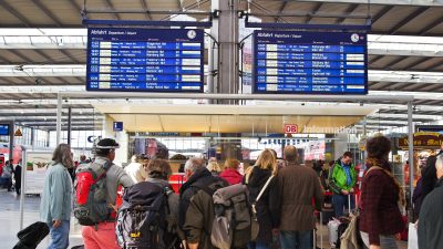 Bahnvorstand Pofalla übernimmt Mitverantwortung für Unpünktlichkeit und Pannen