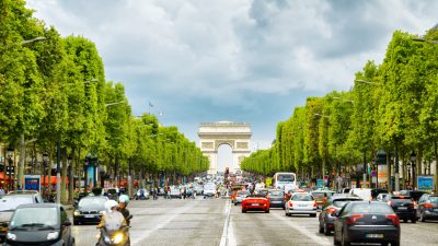 Eiffelturm, Louvre und Co: Polizei ordnet an – Pariser Geschäfte und Museen müssen vor „Gelbwesten“-Protesten schließen