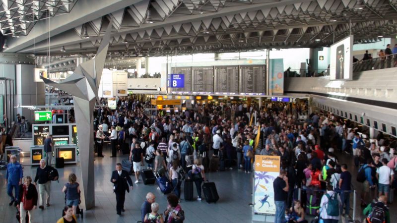 Tausende Lufthansa-Kunden verpassen Flüge wegen Staus an Sicherheitskontrollen