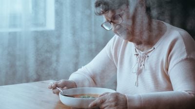 45 Prozent der Seniorinnen in Deutschland leben allein