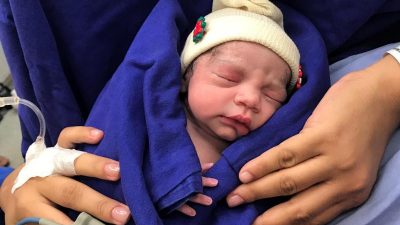 Kind mit Hilfe einer Gebärmutter von toter Spenderin geboren