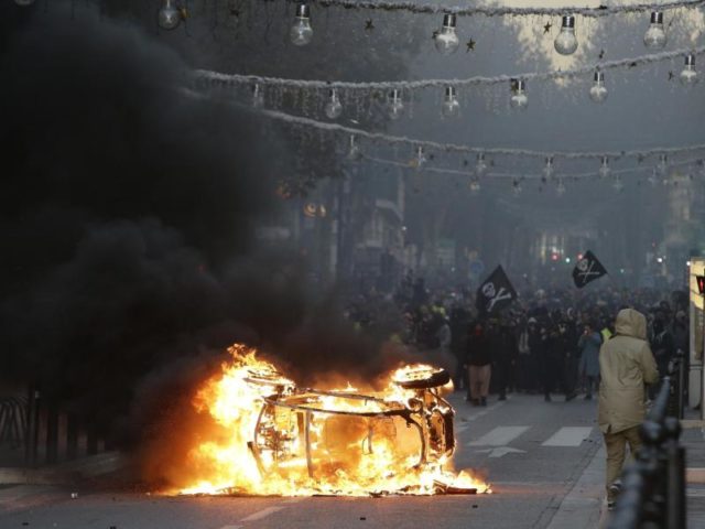 Bilderserie aus Paris – Gravierende Schäden durch Proteste