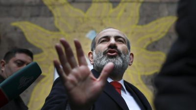 Armeniens Regierungschef ruft seine Kritiker zum Gewaltverzicht auf