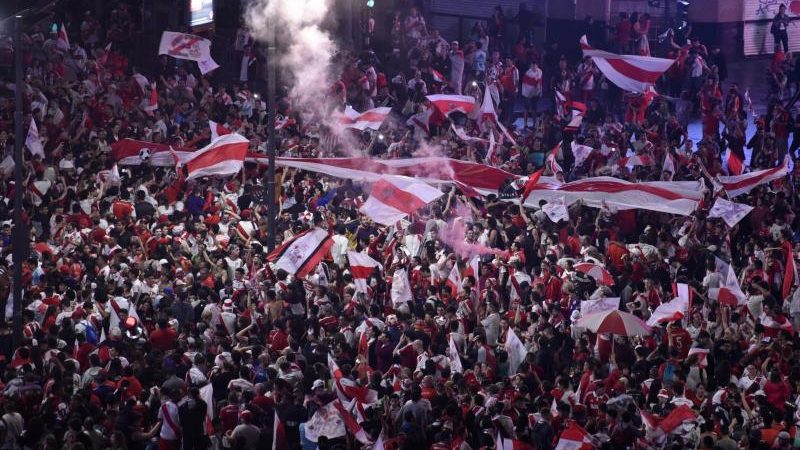 Fans von River Plate feiern Sieg im Copa-Finale friedlich