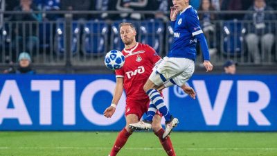 Schöpf rettet Schalke 1:0 gegen Moskau – Beifall für Höwedes