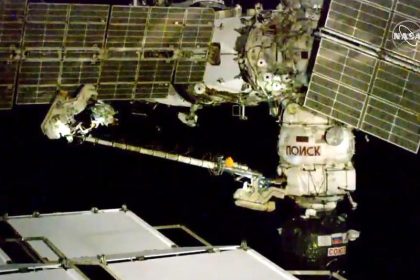 Kosmonauten überprüfen mysteriöses Loch bei ISS-Außeneinsatz