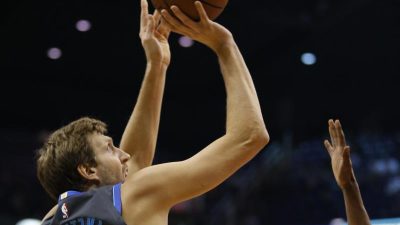 Nach langer Verletzungspause: Nowitzki gibt NBA-Saisondebüt