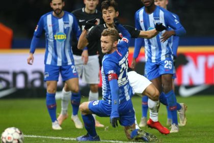 Augsburgs Sieglos-Serie hält an: 2:2 bei Hertha BSC