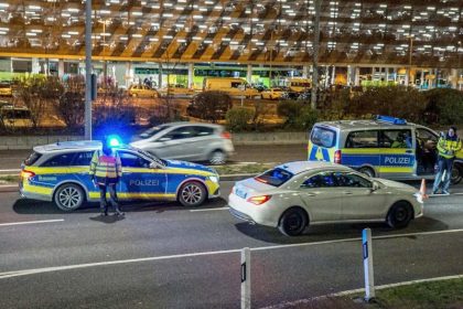 Flughafen ausgespäht: Fahndung nach Verdächtigen läuft