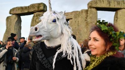 Tausende begrüßen Wintersonnenwende in Stonehenge