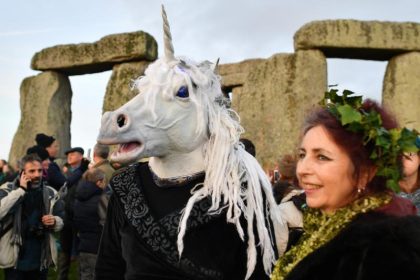 Tausende begrüßen Wintersonnenwende in Stonehenge