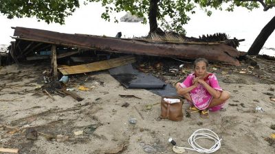 Panik in indonesischem Dorf nach vermeintlich neuem Tsunami