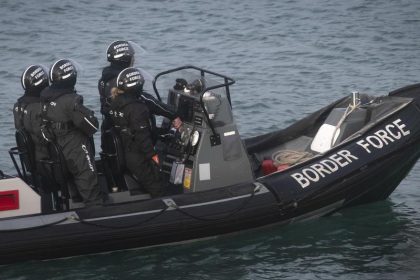Großbritannien geht verstärkt gegen illegale Migration über den Ärmelkanal vor