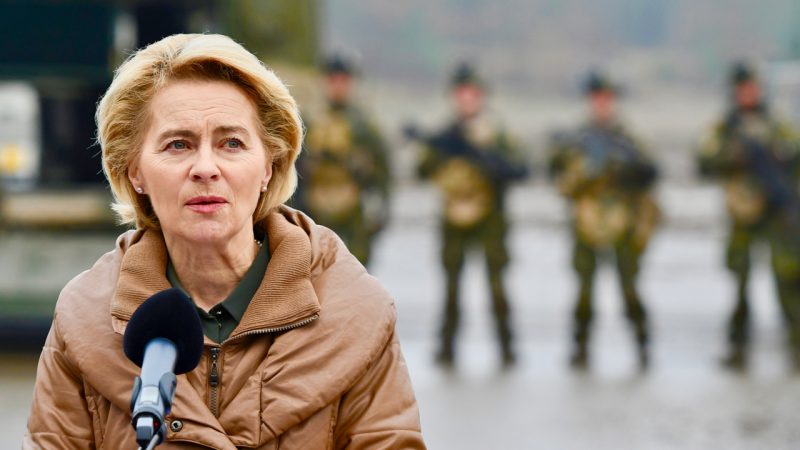 Berateraffäre: Bundesverteidigungsministerin in Bedrängnis