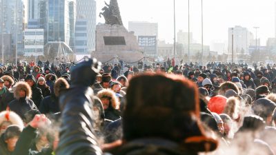 Mit Jurten zum Protest – Rücktritt des mongolischen Präsidenten gefordert