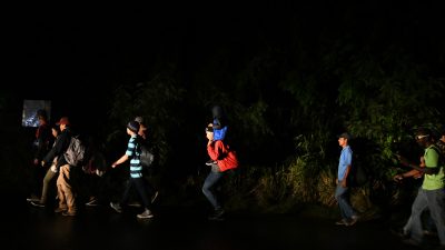 Hunderte Migranten aus Honduras auf dem Weg in die USA