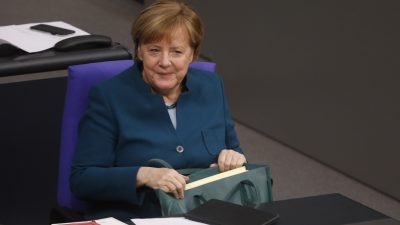 Merkel hebt feste Verbindung und Freundschaft mit Frankreich hervor