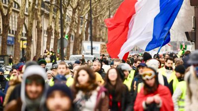„Wir fürchten nichts mehr“:  „Gelbwesten“ fordern Treffen mit Macron