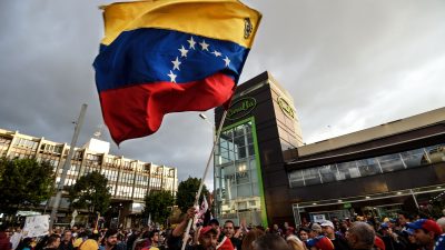Venezuela: Kommunistische Banden jagen Oppositionelle – Fünf südamerikanische Länder wollen Maduro nach Den Haag bringen