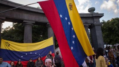 Venezolanischer Militärattaché in Washington sagt sich von Maduro los
