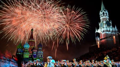 Rio de Janeiro begrüßt 2019 mit Feuerwerk und Musik – Moskau erlebt Jahreswechsel in gedrückter Stimmung