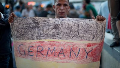 Rund 1.000 Flüchtlingsbürgen in Niedersachsen sollen 9,6 Millionen Euro zahlen