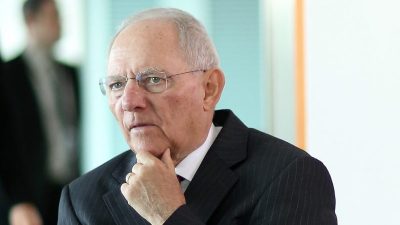 Schäuble bezeichnet Asylpolitik als „im Nachhinein nicht klug“ – und fordert verstärktes Vorgehen gegen die AfD