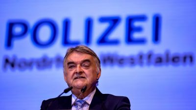 Innenminister Reul zur Kriminalstatistik NRW: Anstieg der Sexualdelikte „sehr ernst zu nehmende Entwicklung“