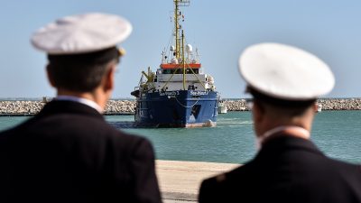 „Sea-Watch“ mit 47 Migranten in Hafen von Catania eingelaufen – Deutschland nimmt einige Neuankömmlinge