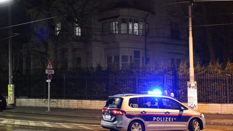 Überfall auf Klosterkirche – Wiener Polizei veröffentlicht Phantombild: Wer kennt diesen Mann?