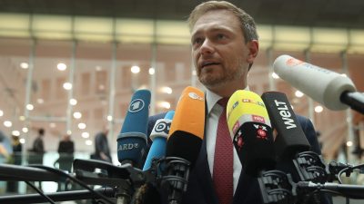 Lindner wirft Merkel Tatenlosigkeit beim Brexit vor