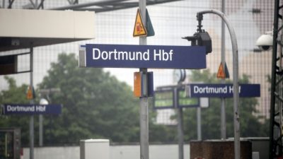 Dortmund: Illegaler Schwarzfahrer mit 5 Identitäten bespuckt und tritt Bundespolizisten – Freigelassen