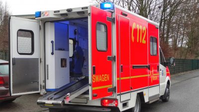 Rettungsdrama in Sachsen-Anhalt: 97-Jährige aus Krankentransporter geschleudert