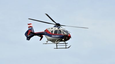 Großfahndung nach Messer-Attacke in Bayern-Dorf: Mädchen (15) mit Helikopter in Klinik geflogen
