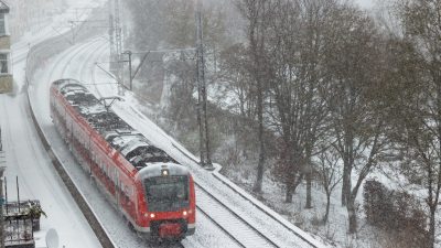 Wegen starkem Schneefall: Stau – 120 Flüge in München fallen aus – Waldbahn Niederbayern vollständig eingestellt