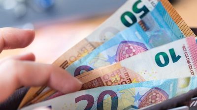 Bundesbank und Bafin: Kleinere Banken werden Negativzins an Kunden weitergeben