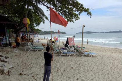 Südthailand: Menschen bringen sich vor Sturm in Sicherheit