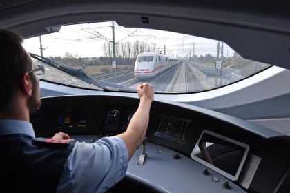 Polizei findet Lokführer mit 2,6 Promille schlafend in Führerstand