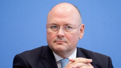 Bundesinnenministerin Faeser beruft BSI-Chef Schönbohm ab