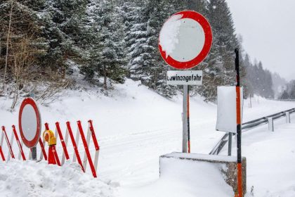 Drei deutsche Skiwanderer bei Lawinenabgang in Österreich ums Leben gekommen – Wetterlage angespannt