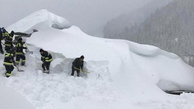 Unwetterwarnung: Schon bis zu 10 Meter hohe Schneewehen in Österreich