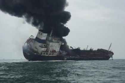 Mindestens ein Toter bei Explosionen und Brand auf Tanker vor Hongkong