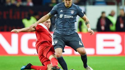 Telekom Cup: FCB erreicht im Elfmeterschießen das Finale